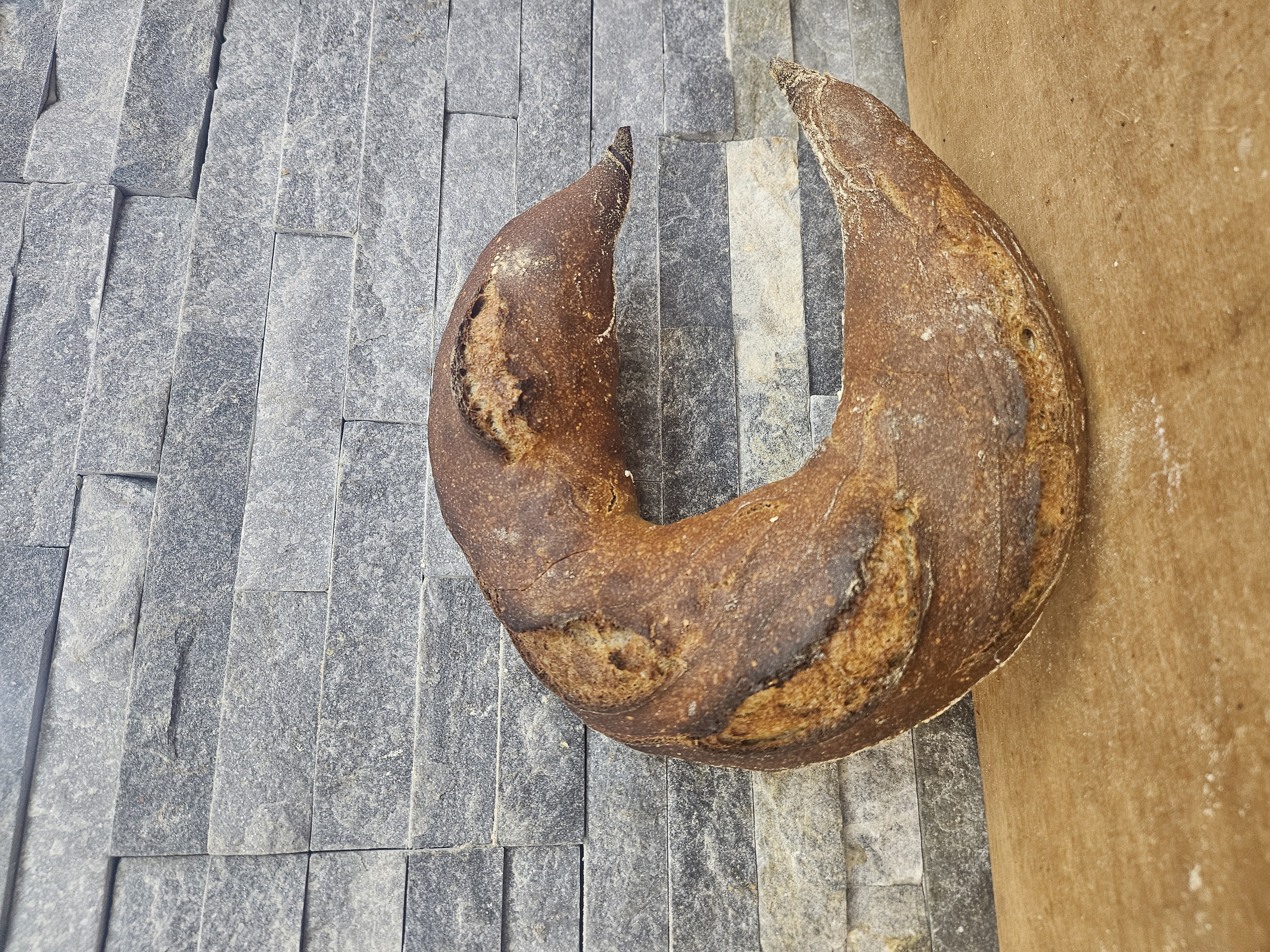 <div class="trix-content">
  <div>Demi-lune à la châtaigne</div>
</div>
